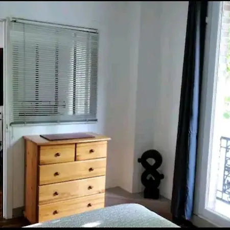 Une Petite Maison En Ville Montrouge Extérieur photo