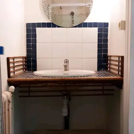 Une Petite Maison En Ville Montrouge Extérieur photo