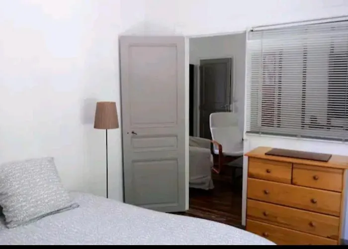Une Petite Maison En Ville
